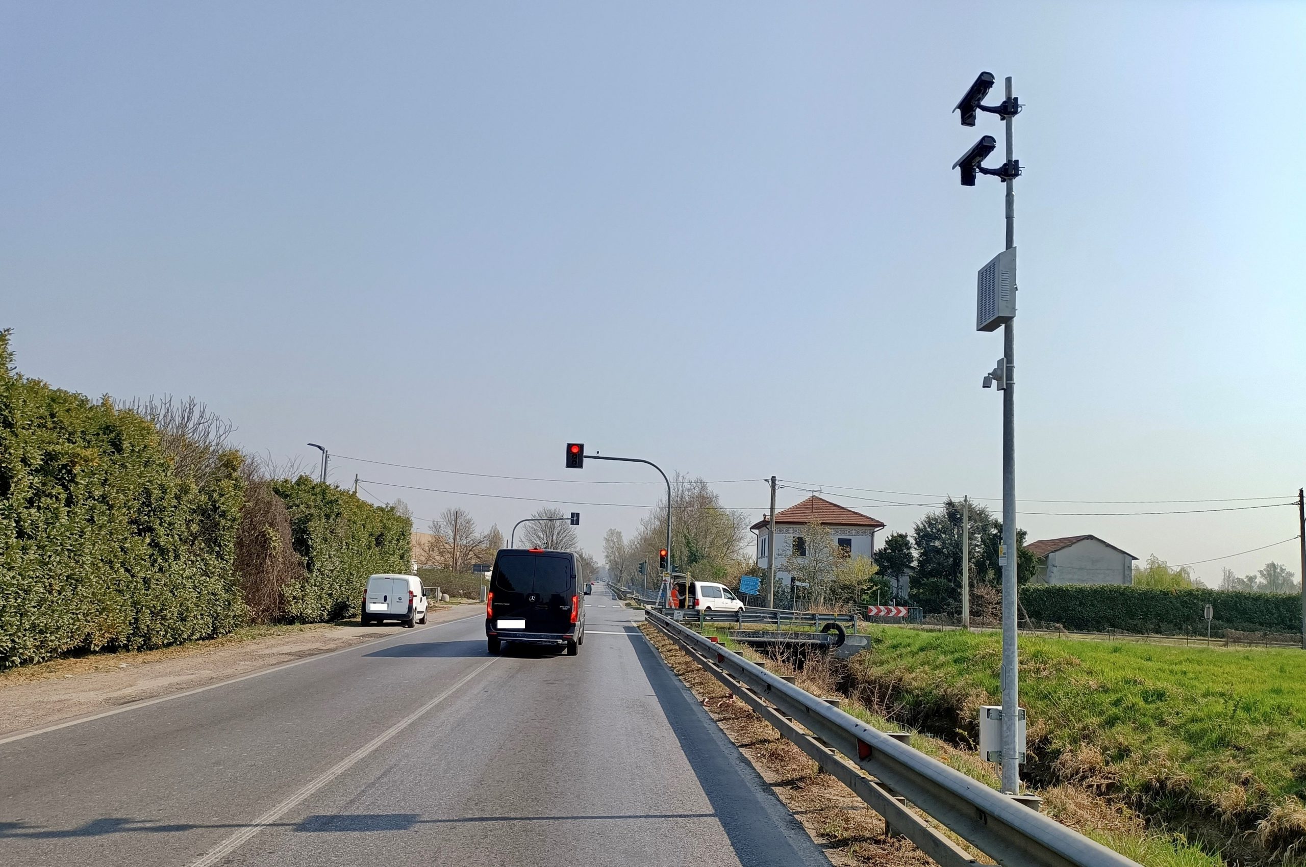 Truccazzano: Attivo un nuovo dispositivo di rilevamento delle infrazioni di passaggio con il semaforo rosso nel territorio di Città Metropolitana di Milano
