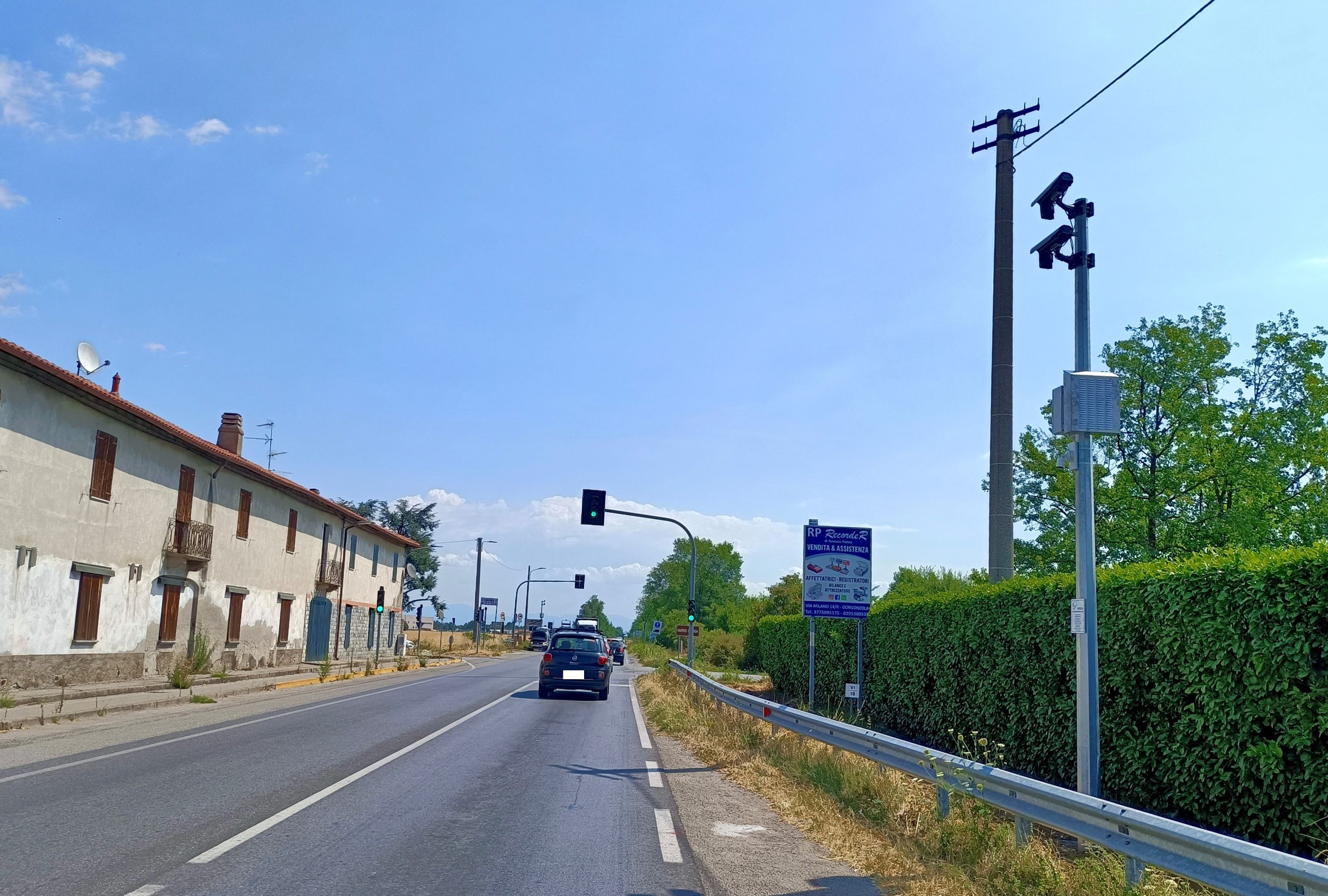 A new device for detecting passing violation with the red light on the streets of the Metropolitan City of Milan is active