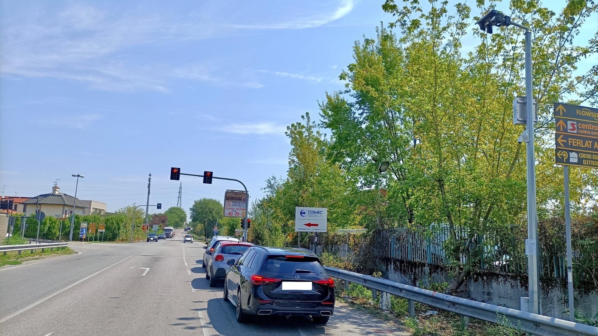 Nuovo dispositivo di rilevamento delle infrazioni di passaggio con il semaforo rosso nel comune di Cormano